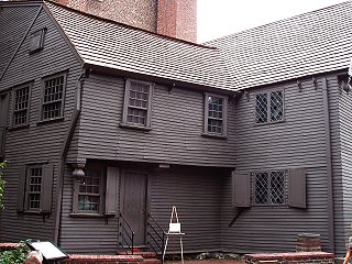 320px-Paul_Revere_House_side_view.jpg