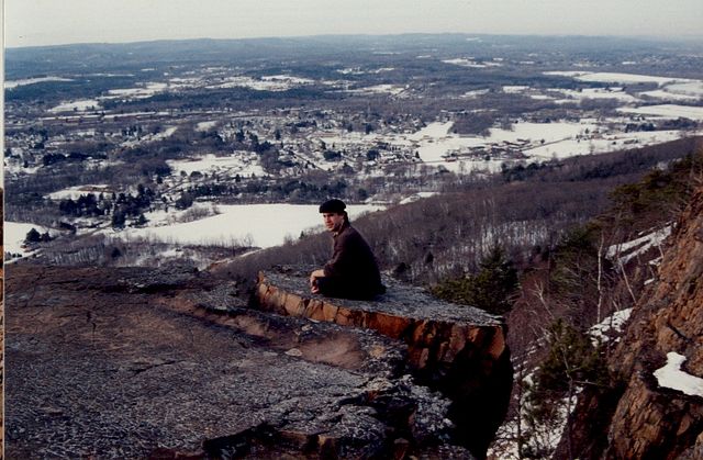 640px-Mount_Tom_Massachusetts2.jpg